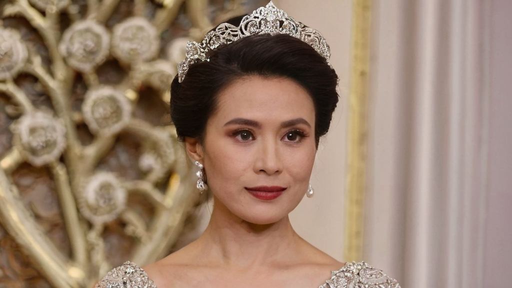 粉丝团为娱乐大餐添彩 小张模仿明星成吃瓜达人引发热议